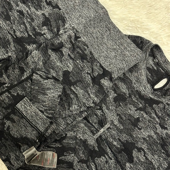 Gymshark Black Grey Camo Seamless Crop Long Sleeve Legging Set - Picture 3 of 3